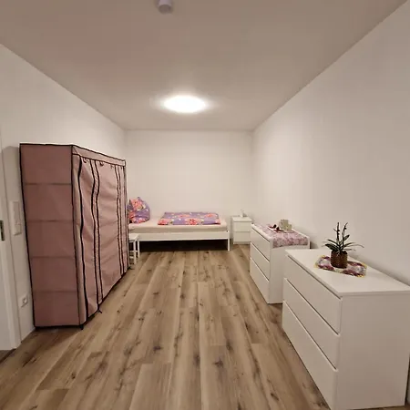 Monteurwohnung Roomwork24 - 10 Betten - *